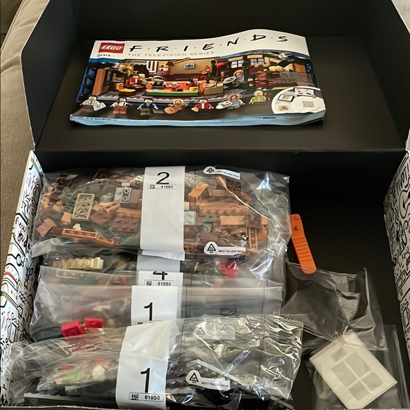 Lego Friends Central Perk Set - pre owned - Picture 3 of 3